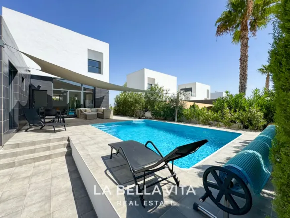 Modern House with private pool for sale in la Finca Golf, Algorfa, Alicante