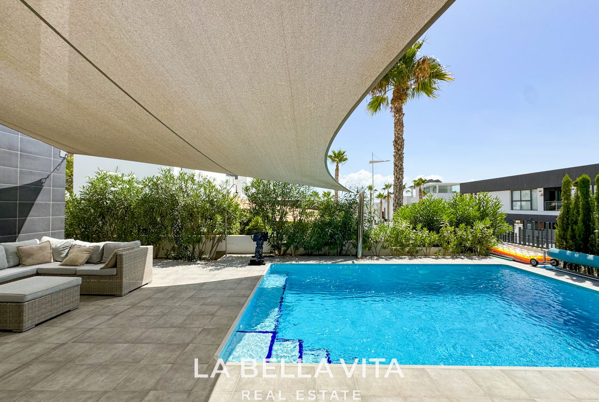 Modern House with private pool for sale in la Finca Golf, Algorfa, Alicante