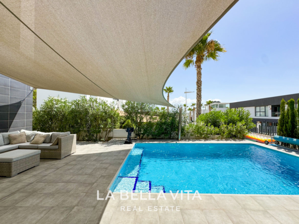 Modern House with private pool for sale in la Finca Golf, Algorfa, Alicante