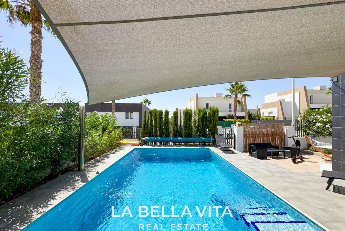 Modern House with private pool for sale in la Finca Golf, Algorfa, Alicante