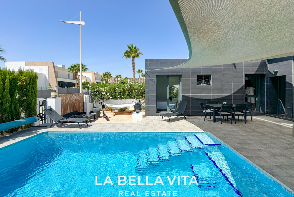 Modern House with private pool for sale in la Finca Golf, Algorfa, Alicante