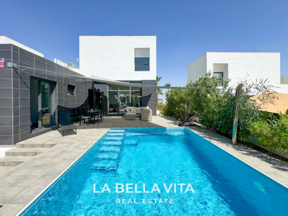 Modern House with private pool for sale in la Finca Golf, Algorfa, Alicante