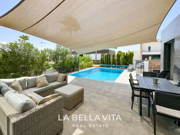 Modern House with private pool for sale in la Finca Golf, Algorfa, Alicante