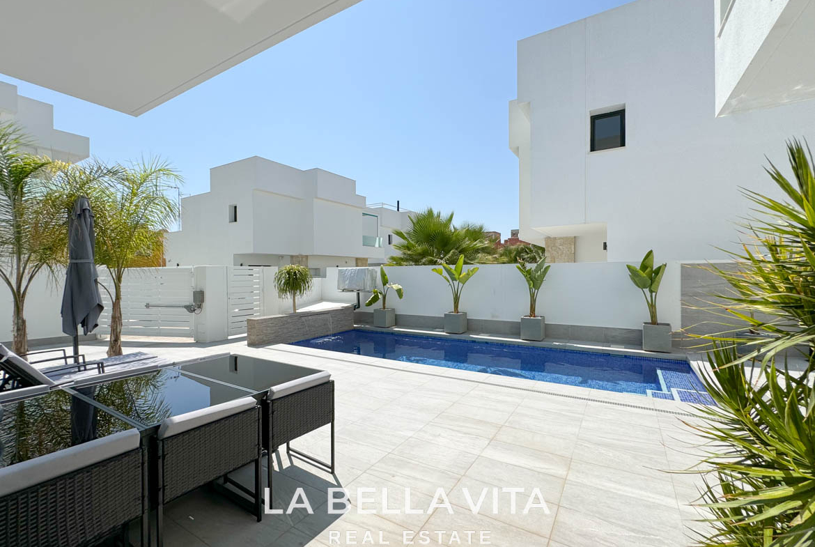 Modern Luxury Resale Property with Private Pool for Sale in La Herrada, Los Montesinos, Alicante, Spain