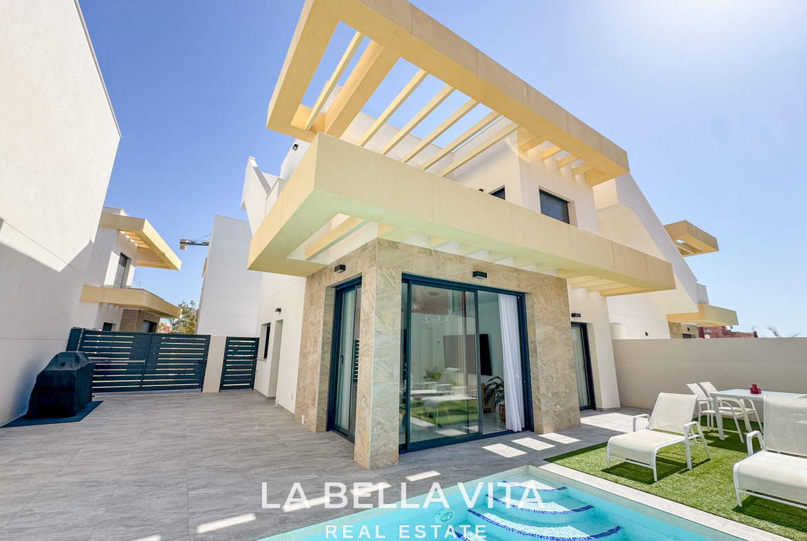 Modern Resale Villa with Private Pool for sale in La Herrada, Los Montesinos