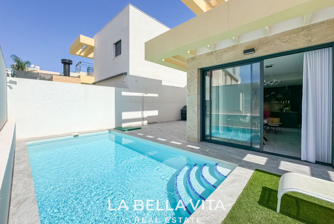 Modern Resale Villa with Private Pool for sale in La Herrada, Los Montesinos