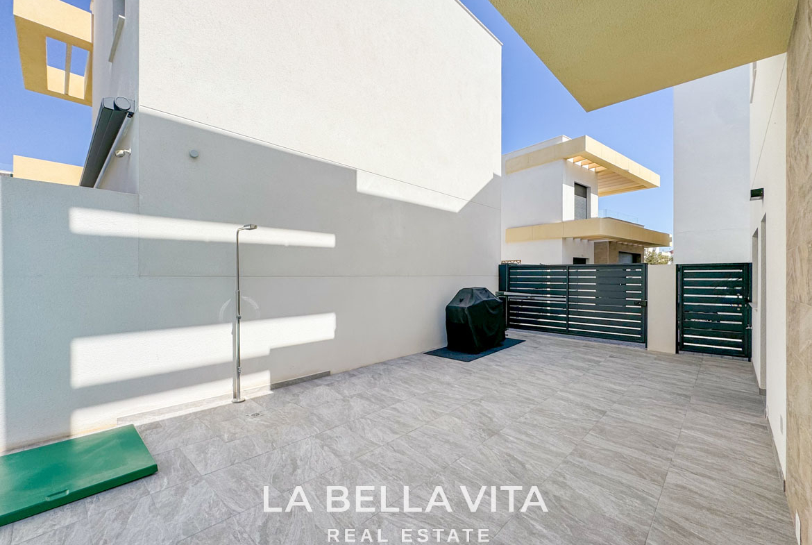 Modern Resale Villa with Private Pool for sale in La Herrada, Los Montesinos