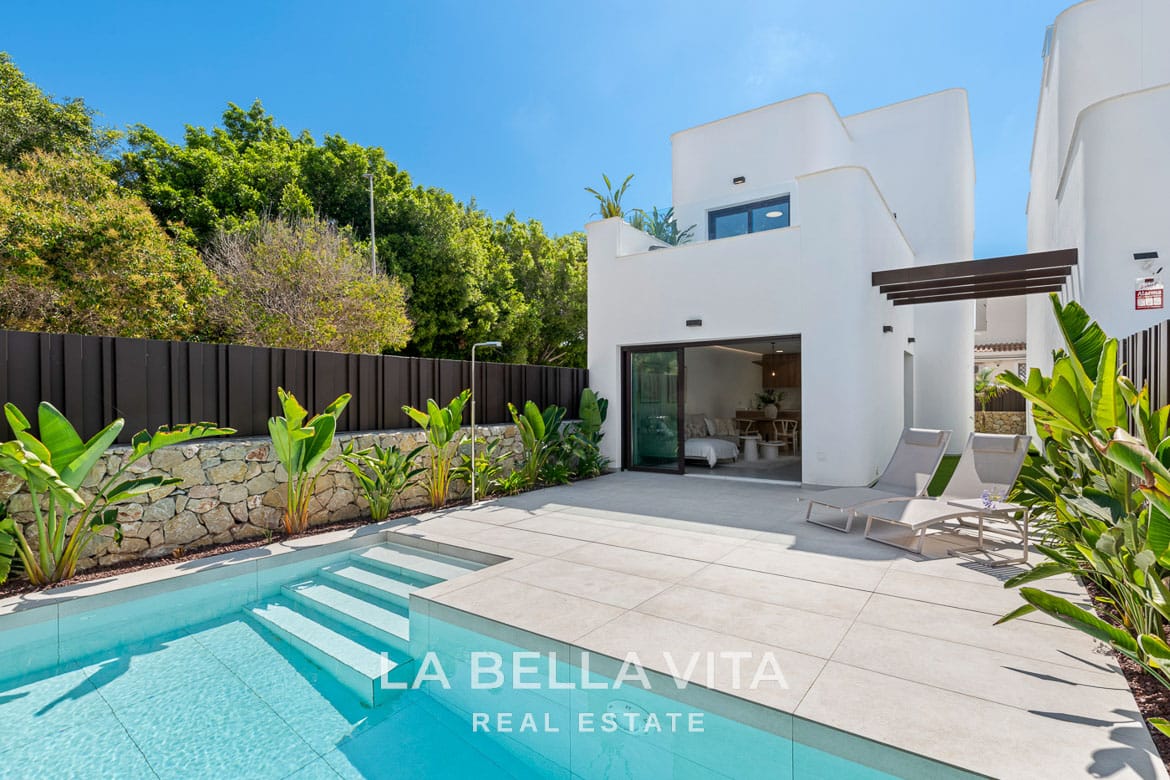 New Build Modern Mediterranean-Style Villa for sale in Mil Palmeras, Alicante