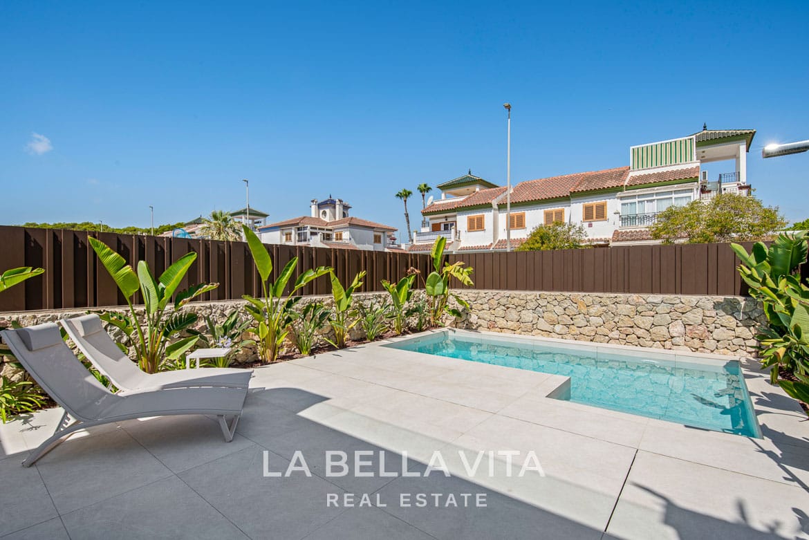 New Build Modern Mediterranean-Style Villa for sale in Mil Palmeras, Alicante