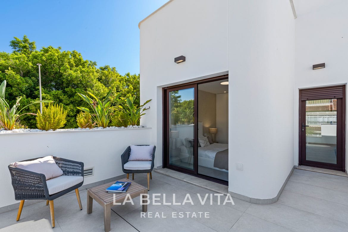 New Build Modern Mediterranean-Style Villa for sale in Mil Palmeras, Alicante