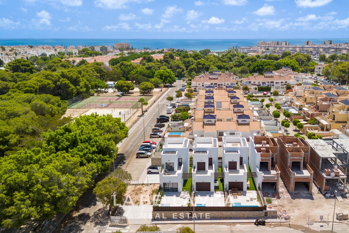 New Build Modern Mediterranean-Style Villa for sale in Mil Palmeras, Alicante