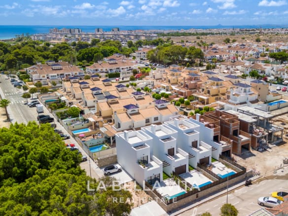 New Build Modern Mediterranean-Style Villa for sale in Mil Palmeras, Alicante