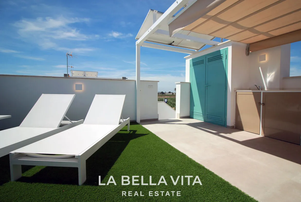 New Build top floor Apartments with solarium for sale by the beach in Torre de la Horadada, Alicante, Spain