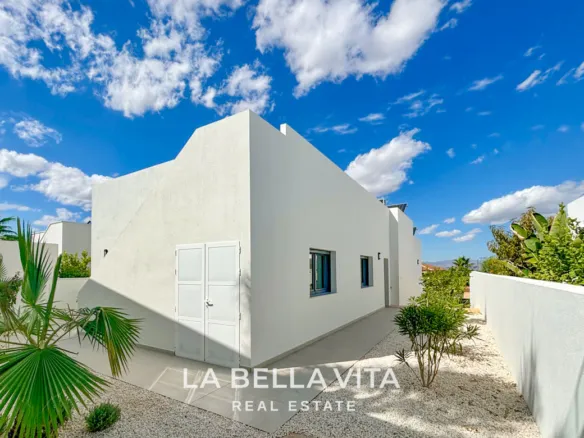New Build Independent Villas with private pools for sale in Benijofar, Alicante