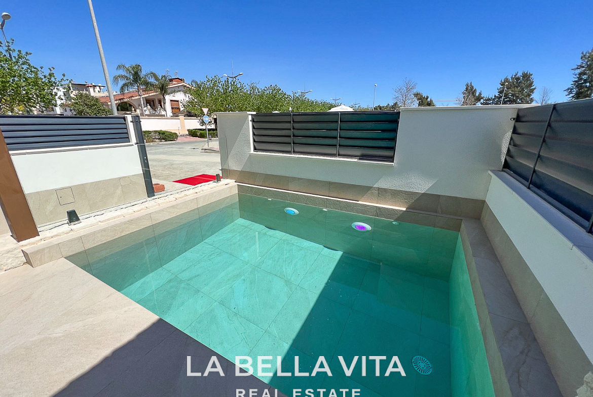 New Build properties with private pool, basement and solarium for sale in Dolores, Alicante