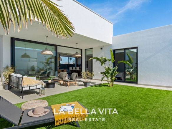 Independent New Build Villas with private pools for Sale in Mar de Cristal, Mar Menor, Murcia, Spain