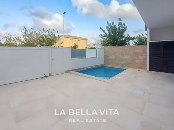 Modern New Build Townhouses with private pools for sale in San Pedro del Pinatar, Murcia