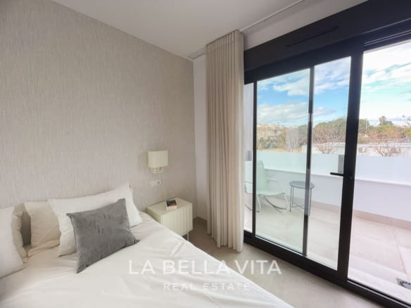 New Build Townhouses in San Pedro del Pinatar with Private Pool and Basement