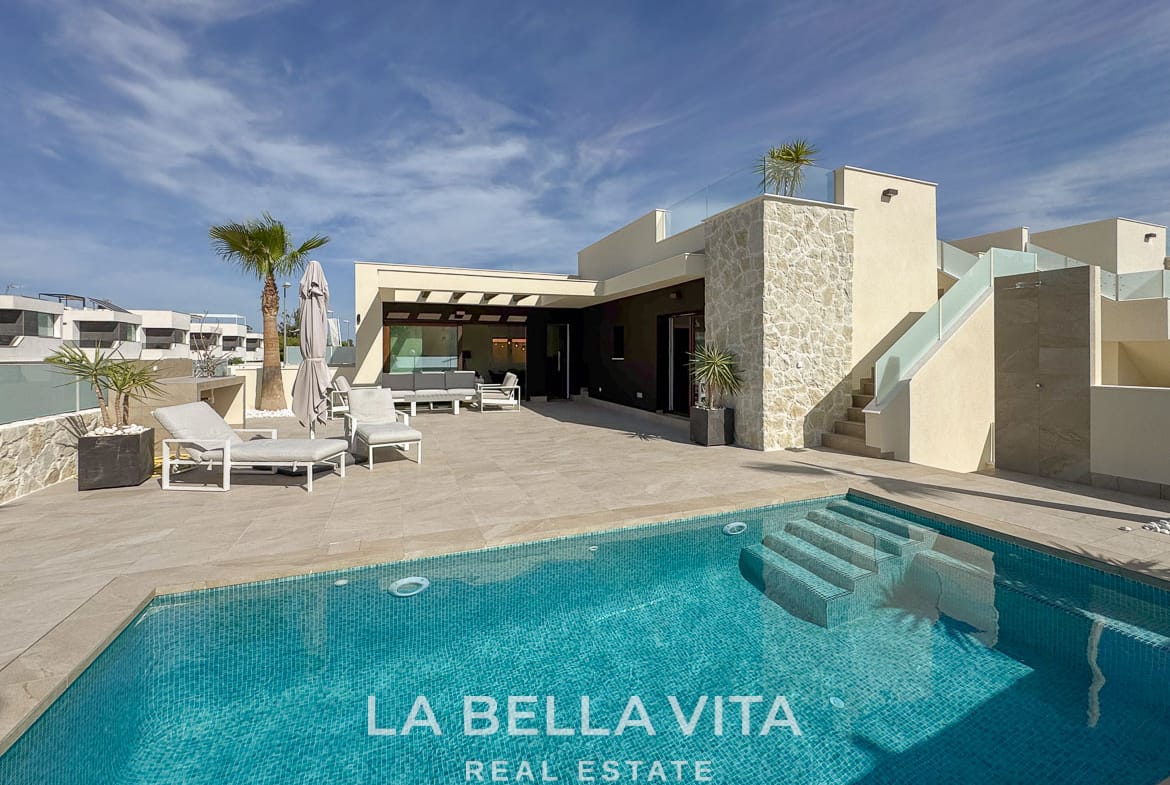 New Build Villas with Private Pools and Basements for sale in Ciudad Quesada, Alicante