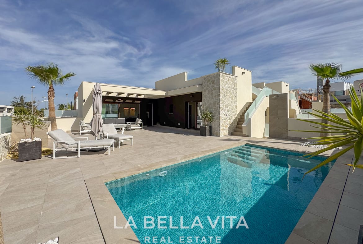 New Build Villas with Private Pools and Basements for sale in Ciudad Quesada, Alicante