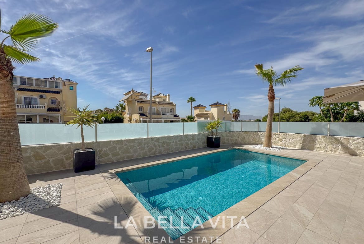 New Build Villas with Private Pools and Basements for sale in Ciudad Quesada, Alicante