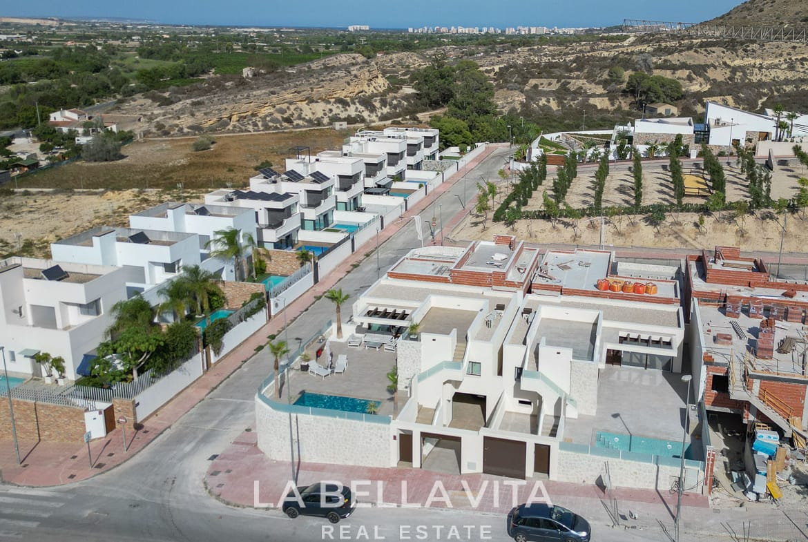 New Build Villas with Private Pools and Basements for sale in Ciudad Quesada, Alicante
