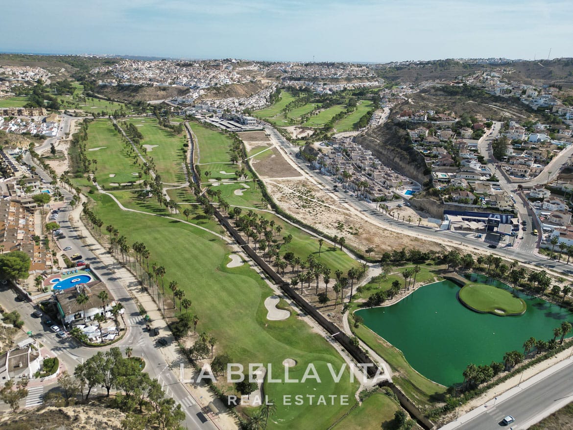 Nuove ville con piscine private e seminterrati in vendita a Ciudad Quesada, Alicante