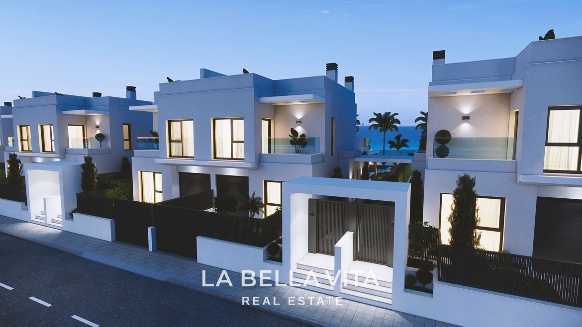 Exclusive Beachfront Villas with private pools and sea views for sale in Los Alcazares – Prime Location on the Mar Menor