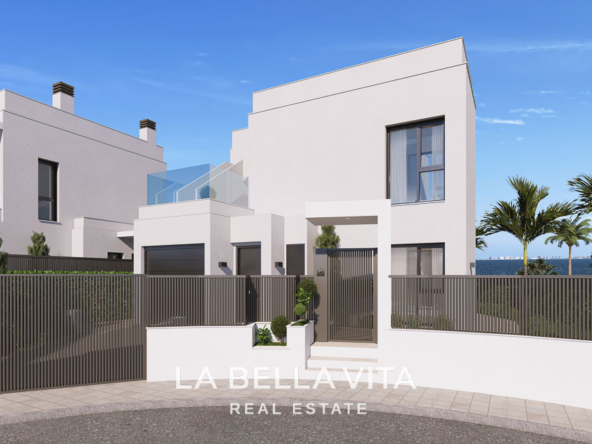 Independent Beachfront Villa for sale in Los Alcazares – Prime Location on the Mar Menor