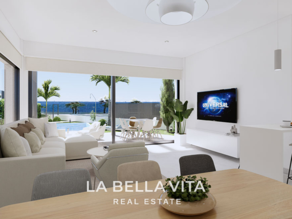 Independent Beachfront Villa for sale in Los Alcazares – Prime Location on the Mar Menor