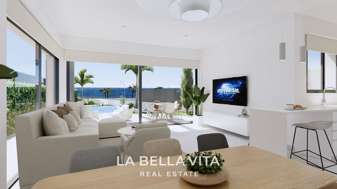 Independent Beachfront Villa for sale in Los Alcazares – Prime Location on the Mar Menor