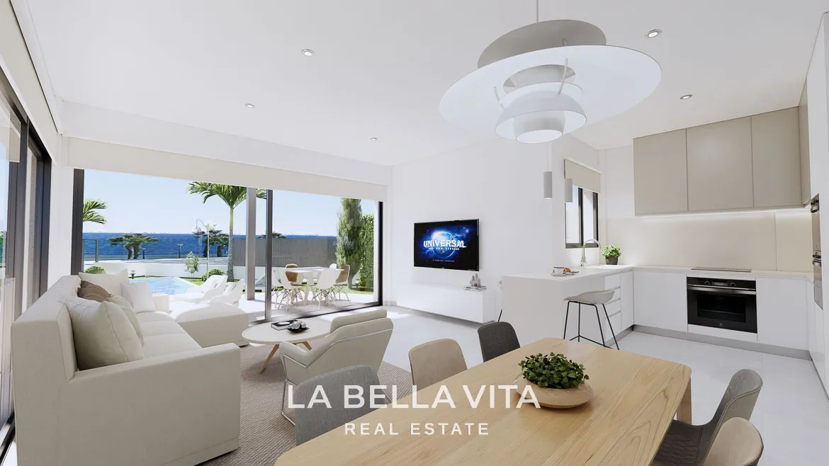 Independent Beachfront Villa for sale in Los Alcazares – Prime Location on the Mar Menor