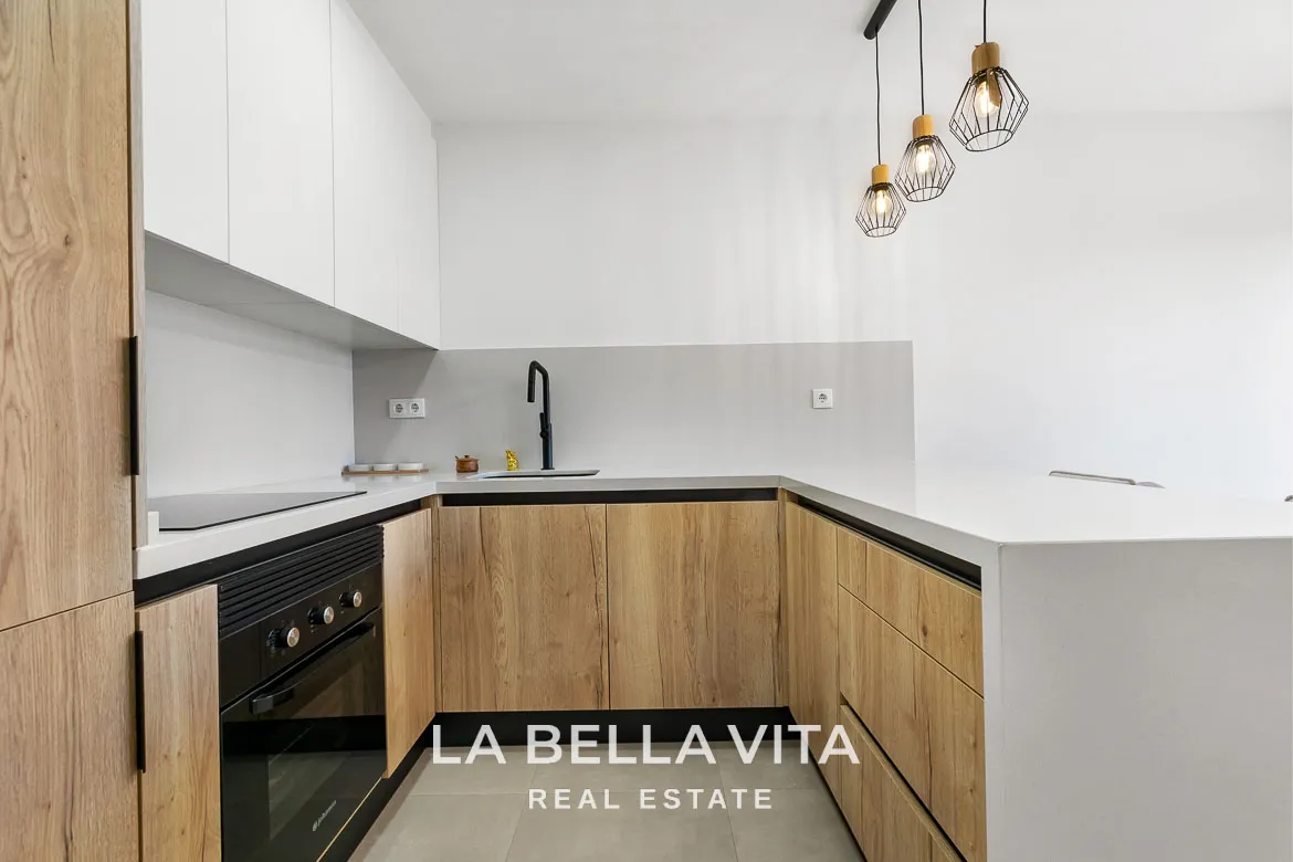 Modern New Build Villa with Private Pool and Solarium for Sale – Just 300 Meters Walking to the Beach in Torre de la Horadada