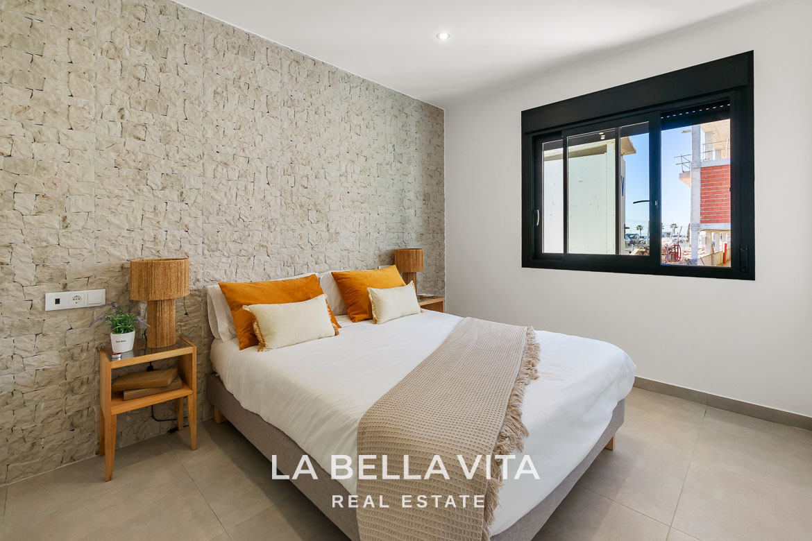 Modern New Build Villa with Private Pool and Solarium for Sale – Just 300 Meters Walking to the Beach in Torre de la Horadada