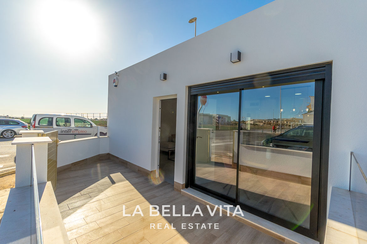 Modern New Build Villa with Private Pool and Solarium for Sale – Just 300 Meters Walking to the Beach in Torre de la Horadada