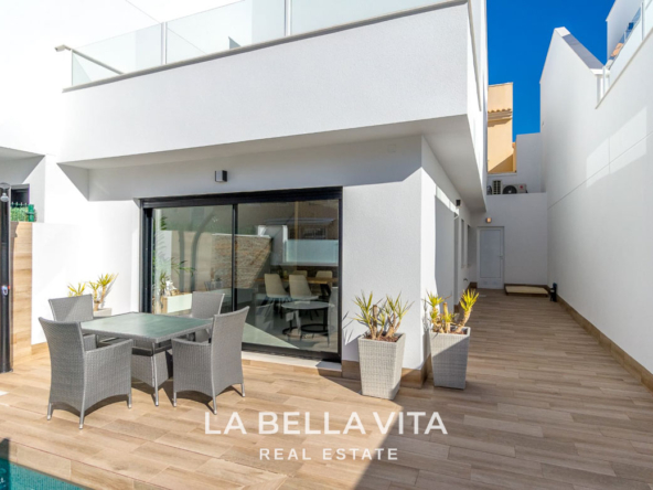 Modern New Build Villa with Private Pool for Sale by the Beach in Torre de la Horadada