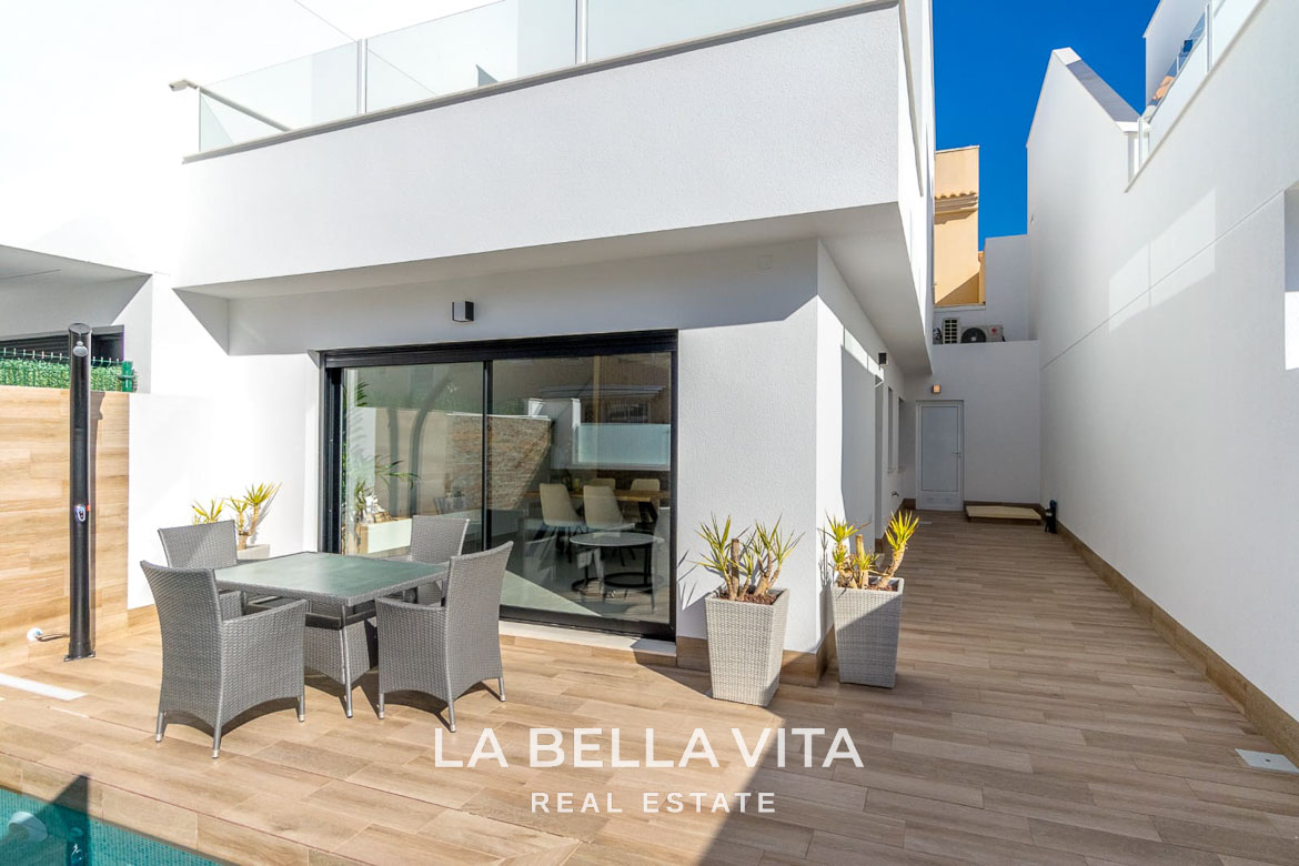 Modern New Build Villa with Private Pool for Sale by the Beach in Torre de la Horadada