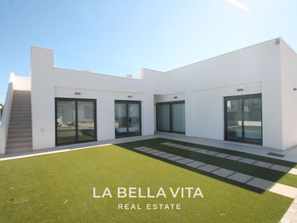 Modern Resale single-storey Villa for sale in Lo Romero Golf, Pilar de la Horadada – Exclusive Opportunity!