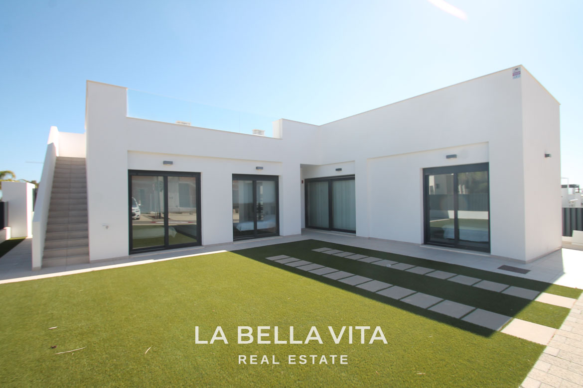 Modern Resale single-storey Villa for sale in Lo Romero Golf, Pilar de la Horadada – Exclusive Opportunity!