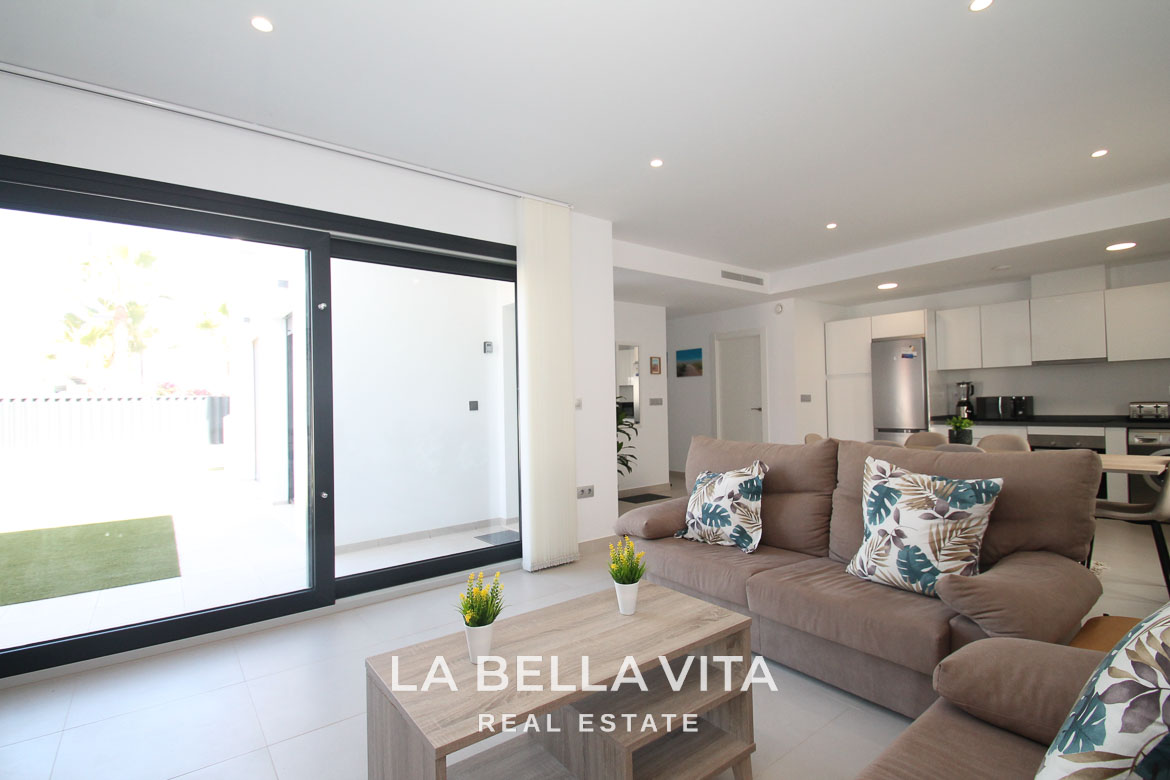 Modern Resale single-storey Villa for sale in Lo Romero Golf, Pilar de la Horadada – Exclusive Opportunity!