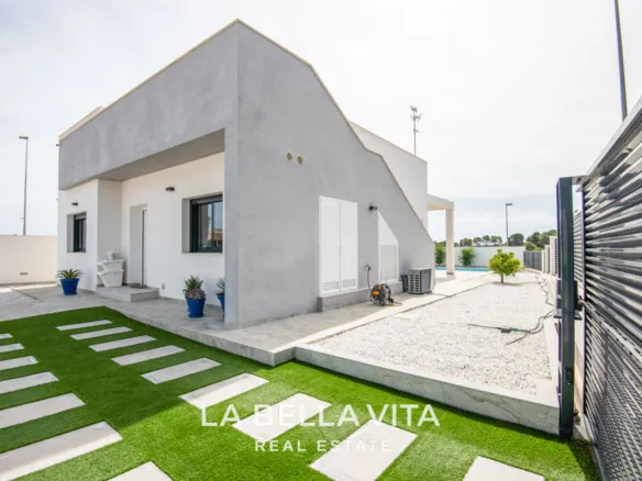 Modern new build Single-Storey Villas for Sale in Pinar de Campoverde – Spacious Plots and Private Pools
