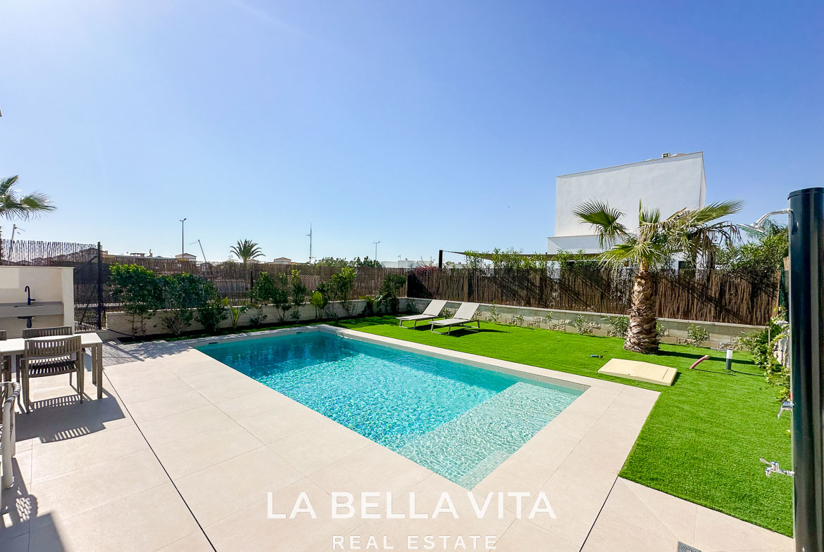 Modern New Build Independent Villas with Pools for sale in La Herrada, Los Montesinos