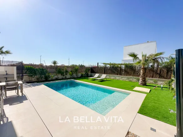 Modern New Build Independent Villas with Pools for sale in La Herrada, Los Montesinos