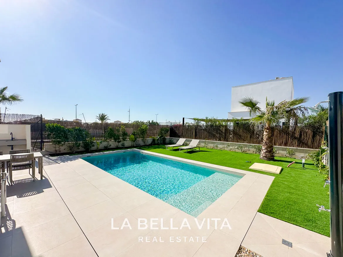 Modern New Build Independent Villas with Pools for sale in La Herrada, Los Montesinos