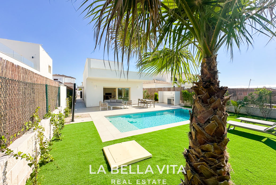 Modern New Build Independent Villas with Pools for sale in La Herrada, Los Montesinos