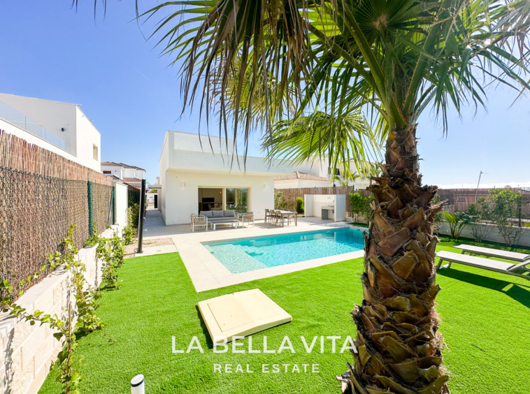 Modern New Build Independent Villas with Pools for sale in La Herrada, Los Montesinos