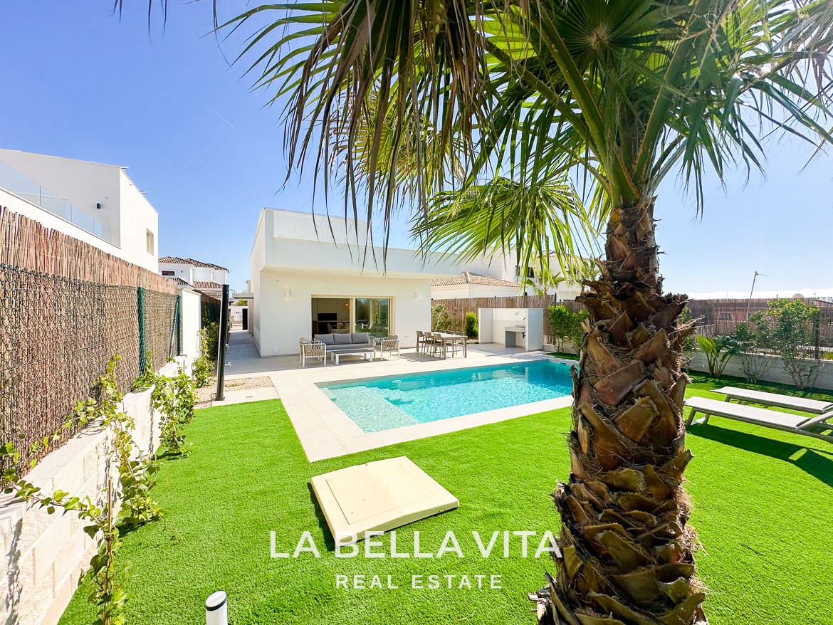 Modern New Build Independent Villas with Pools for sale in La Herrada, Los Montesinos