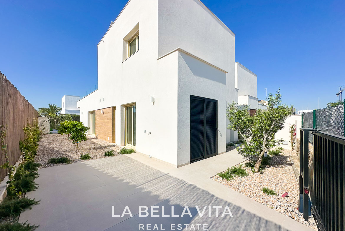 Modern New Build Independent Villas with Pools for sale in La Herrada, Los Montesinos