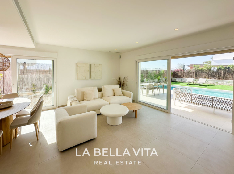 Modern New Build Independent Villas with Pools for sale in La Herrada, Los Montesinos