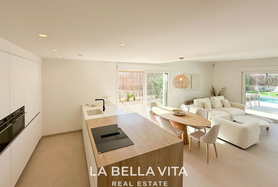 Modern New Build Independent Villas with Pools for sale in La Herrada, Los Montesinos